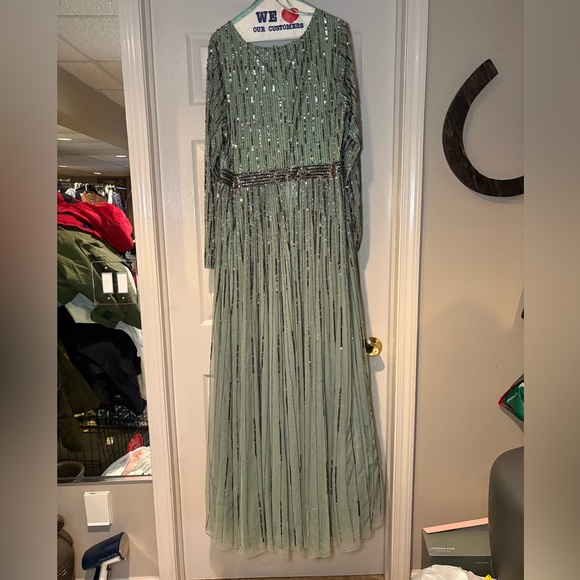 NWT Mac Duggal Sequined Long Sleeve V-Neck Gown 4977 Wedding Formal Evening Gown - Picture 7 of 7